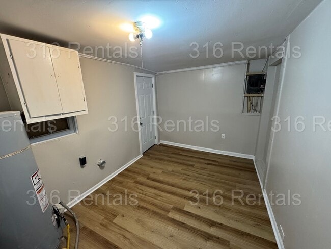 Building Photo - $825 - 2 bed 1 bath - Single Family Home