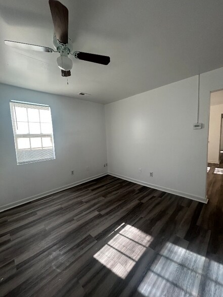 Building Photo - 722 Langley Ave