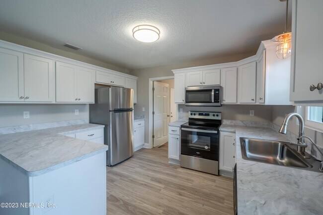 Building Photo - 6264 Diane Rd