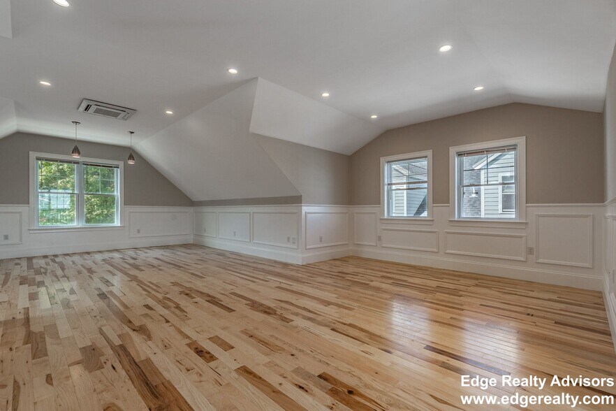 Building Photo - 130 Bigelow St