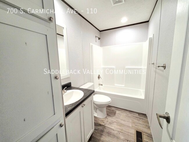 Building Photo - 700 S Carmichael Ave