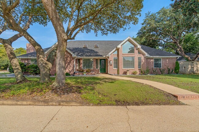 Building Photo - Beautifully Updated Home in Navarre!