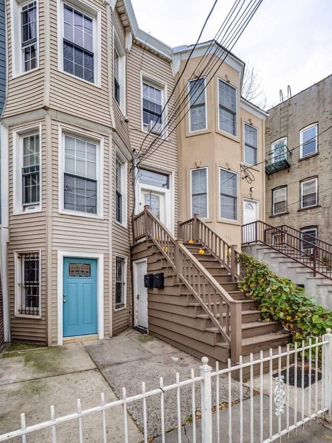 Building Photo - 491 MERCER St