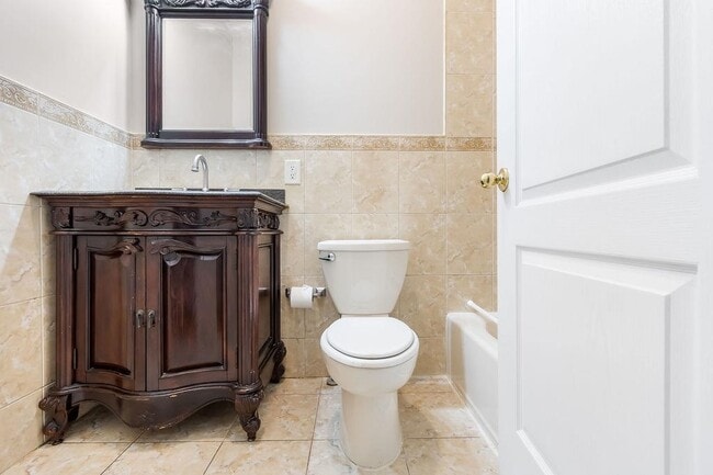 Building Photo - 43 Manhattan Ave