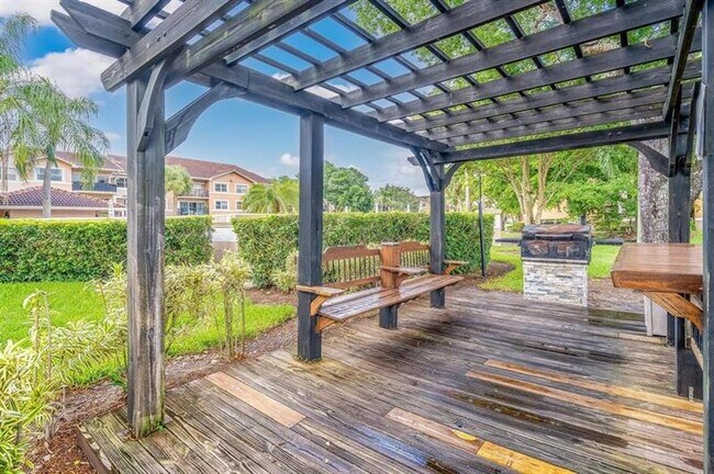 Building Photo - 8851 Wiles Rd