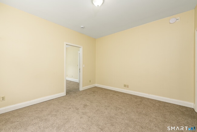 Building Photo - 108 Belden St