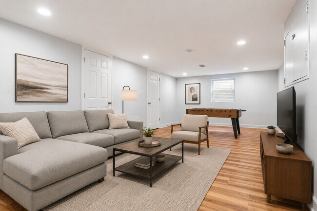 Building Photo - 421 Collen Dr