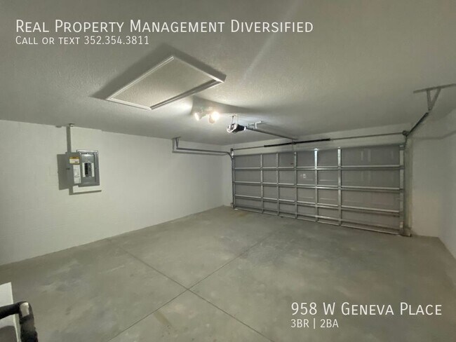 Building Photo - 958 W Geneva Pl