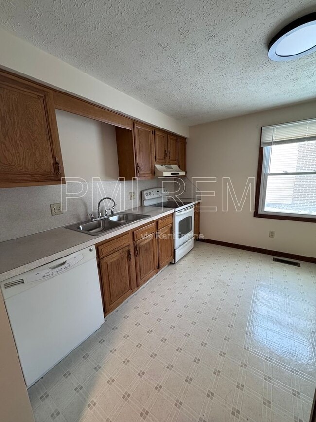 Building Photo - 1532 Lupe Ave NW