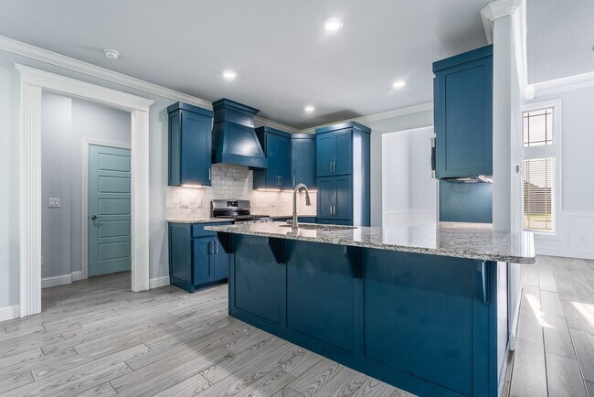 Building Photo - Three bedroom home, ready NOW