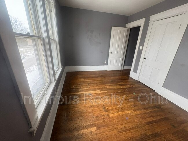 Building Photo - 632 E 101st St