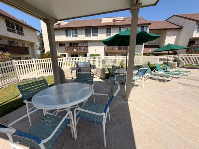 Building Photo - Spacious 2 Bedroom 2 Bathroom Condo with Large Balcony in Mission Valley