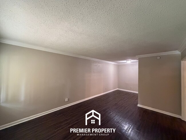 Building Photo - Charming 3BR/2BA East Memphis Home | 1,795 Sq Ft, Hardwood Floors & Fireplace
