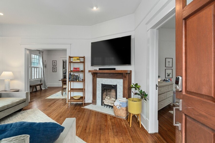 Building Photo - 309 Ferguson St NE