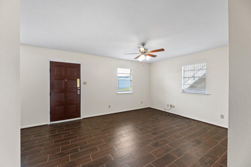 Building Photo - 717 Cedar Bayou Rd