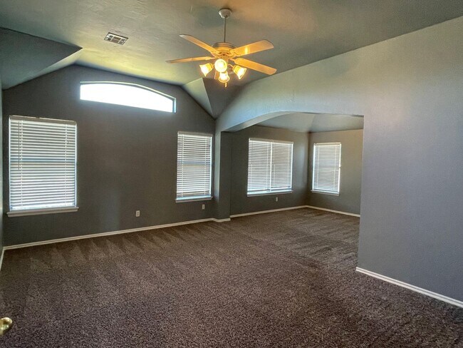 Building Photo - Large 3 Bed 3 Bath Home with an Office in ...