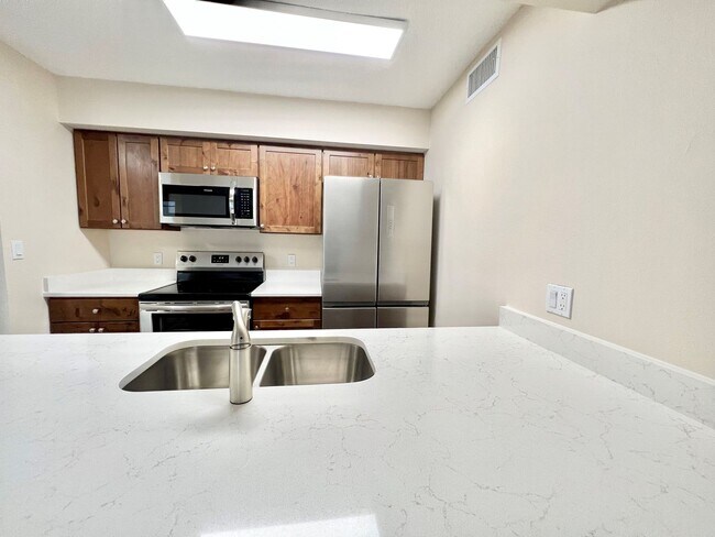 Building Photo - 5309 Summerlin Rd
