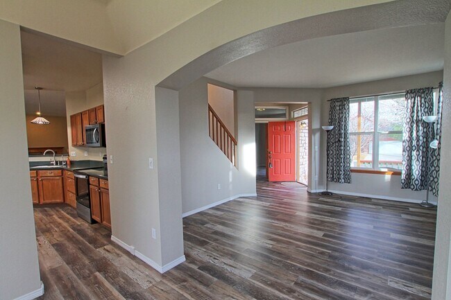 Building Photo - 1319 Iris Cir