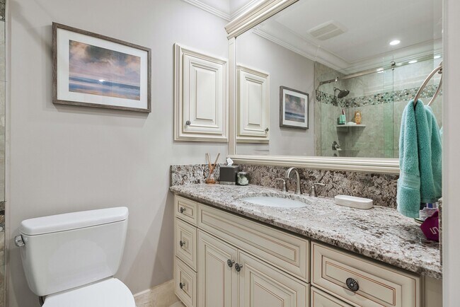 Building Photo - 2706 Fairway Dr N