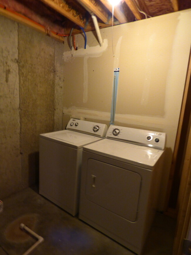 Building Photo - Charming 2 Bed/2.5 Bath Townhome in SW For...