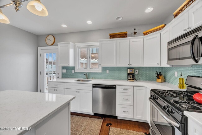 Building Photo - 46 Barberie Ave