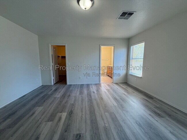 Building Photo - 9503 N 82nd Ln
