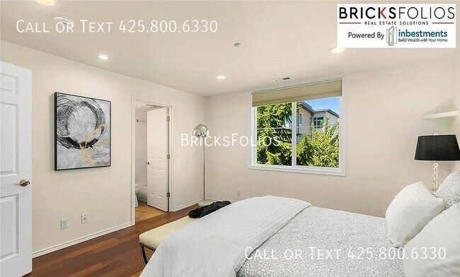 Building Photo - 320 5th Ave