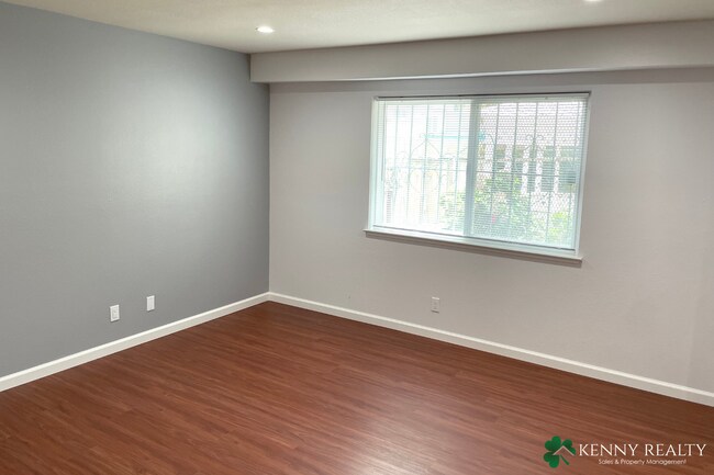Building Photo - Spacious Six Bedroom, Three Bathroom Home ...