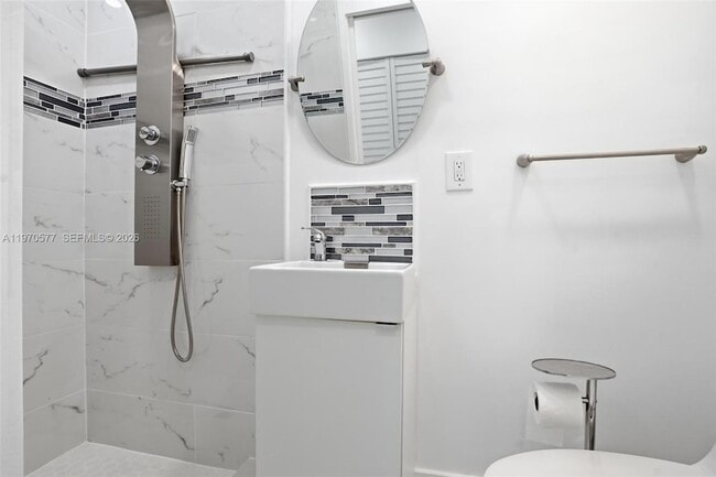 Building Photo - 5521 SW 104th Ave