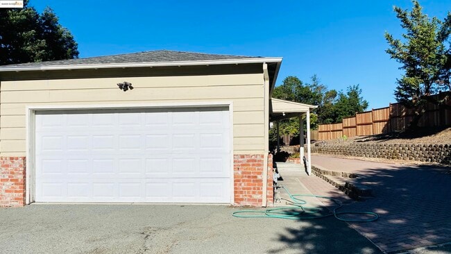 Building Photo - 3540 Deer Hill Rd