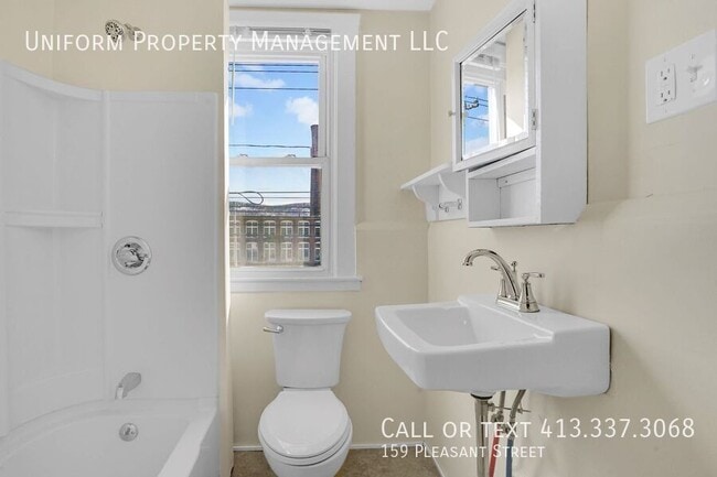 Building Photo - 159 Pleasant St