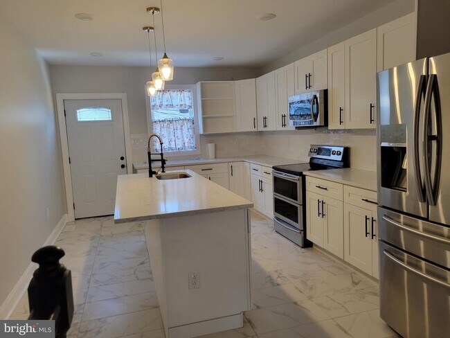 Building Photo - 412 Durfor St