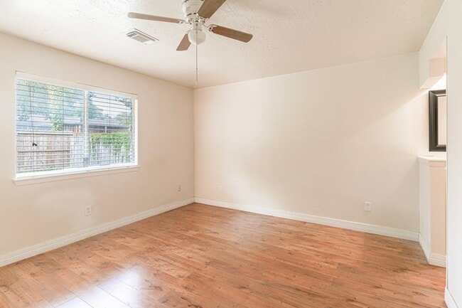 Building Photo - 22018 Kenlake Dr