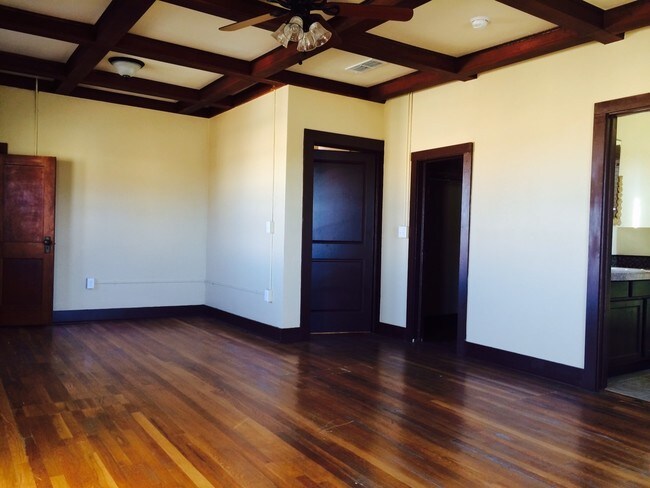 Building Photo - 101 W 4th St