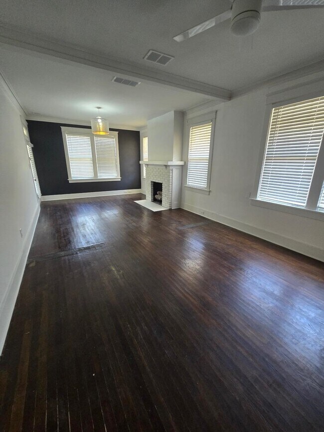 Building Photo - 1621 Kendale Ave