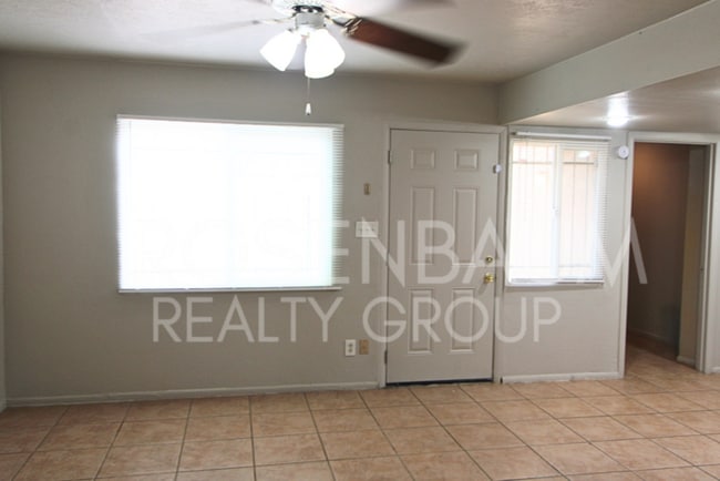 Building Photo - Charming 2-bedrooms, 1-bath townhome in Ph...