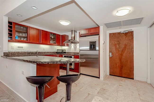 Building Photo - 1 br, 1.5 bath Condo - 2301 Collins Ave Ap...