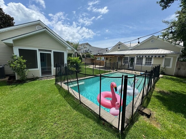 Building Photo - Pensacola - East Hill / Downtown - 4 bedro...