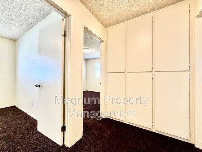 Building Photo - 132 E Bowen Rd