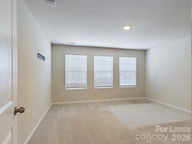 Building Photo - 15611 Country House St