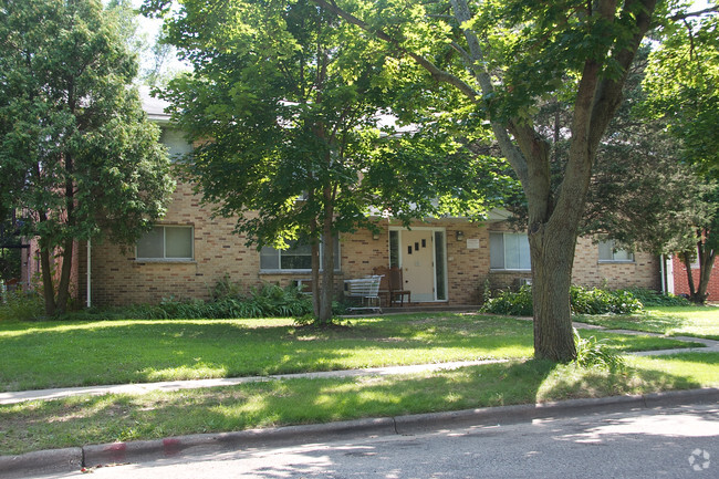 Primary Photo - 1405 Trailsway