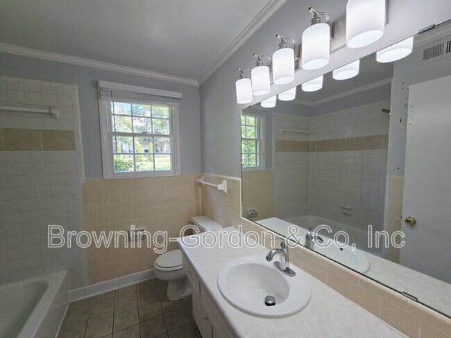 Building Photo - 6468 Thunderbird Dr