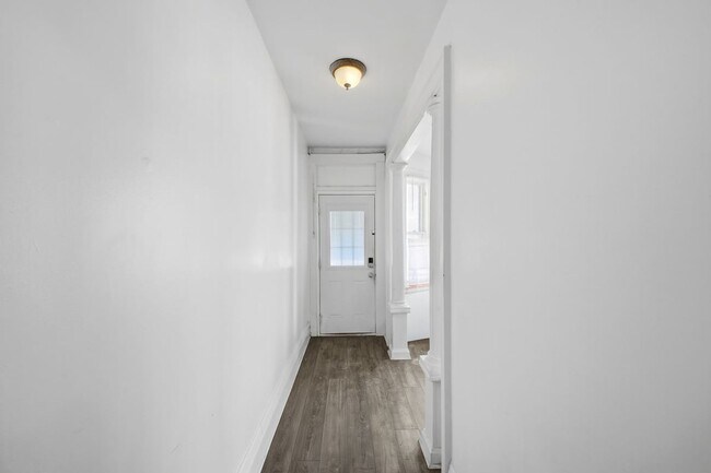 Building Photo - 2209-2211-2211 Summit St