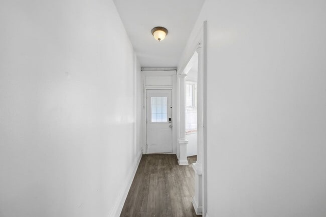 Building Photo - 2209 Summit St