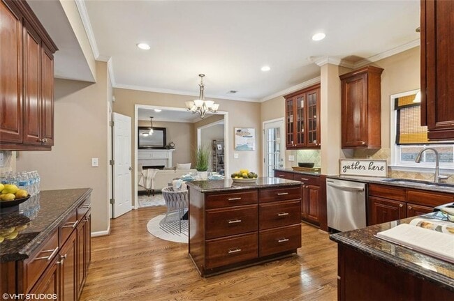 Building Photo - 230 Bluff Oak Dr