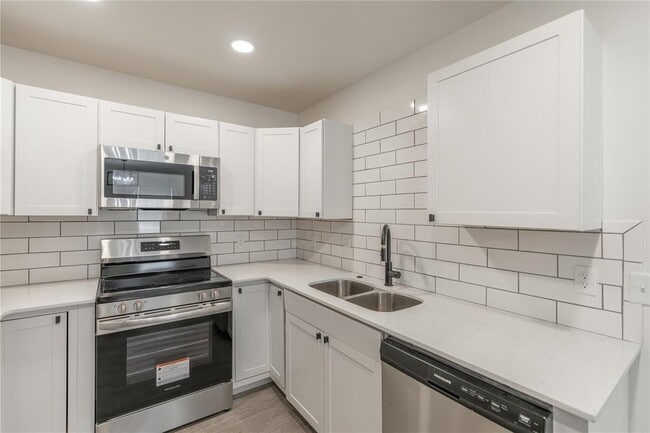 Building Photo - 531 Parkhill Cir