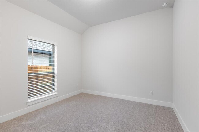 Building Photo - 626 Bay Breeze Dr