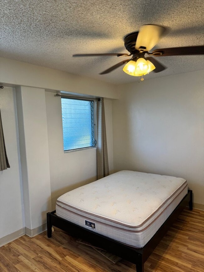 Building Photo - Central location! 1 bedroom, 1 bath, 1 parking. - Pet Possible - Available Now!