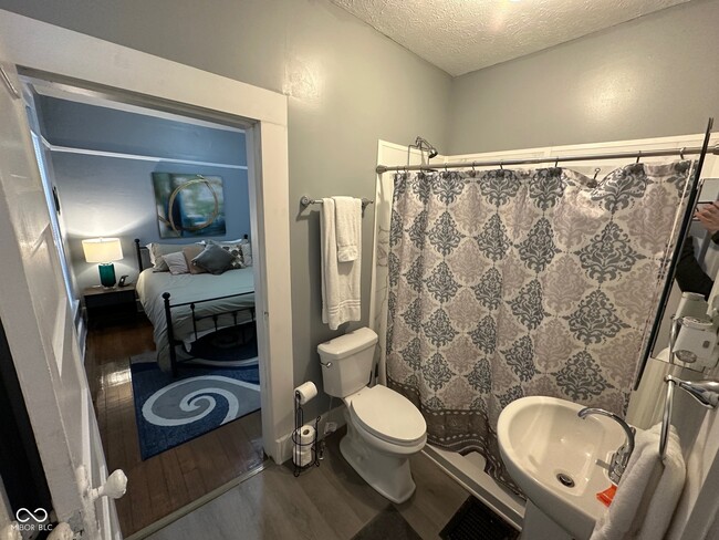 Building Photo - 4130 Rookwood Ave