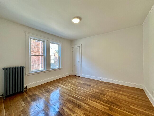 Building Photo - 14 Hooper St